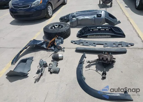 2017 Ram 1500 Rebel 4X4 5'7 Box z USA, uszkodzony, nr VIN 1C6RR7YT5HS502546